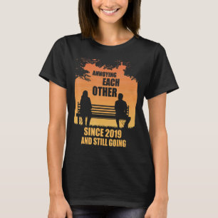 Camiseta Molestándose unos a otros desde 2019 y todavía tom