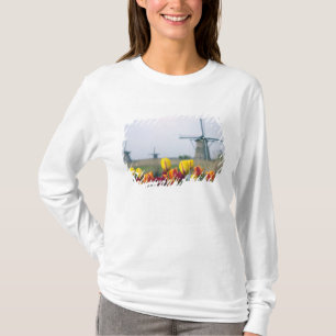 Camiseta Molinos de viento y tulipanes a lo largo del canal