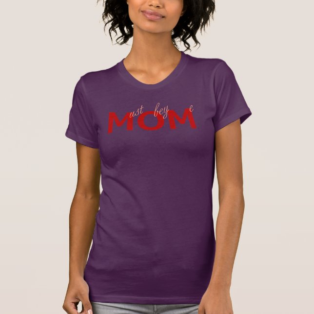Camiseta MOM (debe obedecerme) diciendo Rojo (Anverso)