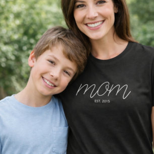Camiseta Mom establecida en letra blanca