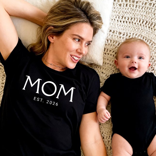 Camiseta Mom Established New Mom Gift (Subido por el creador)