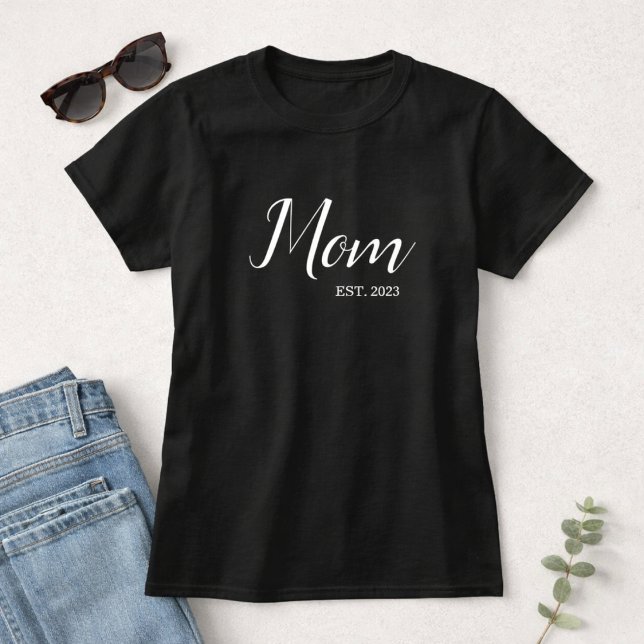 Camiseta Mom Established New Mom Gift (Subido por el creador)