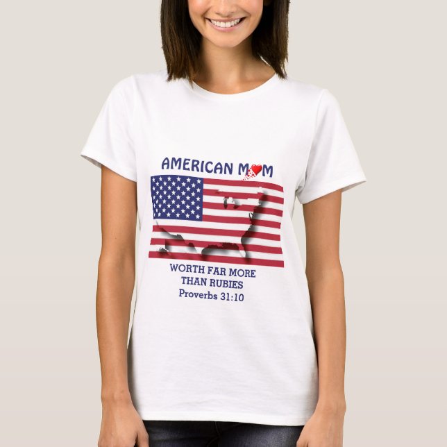 CAMISETA MOM ESTADOUNIDENSE VALE MÁS QUE PROVERBS 31 (Anverso)