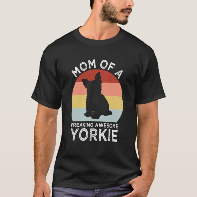 Camiseta Mom of a Freaking Awesome Yorkie Yorkshire Terrier (Anverso)