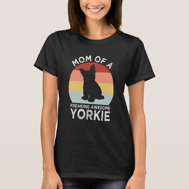 Camiseta Mom of a Freaking Awesome Yorkie Yorkshire Terrier (Anverso)