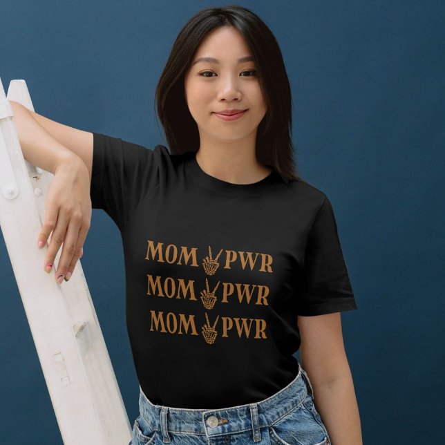 Camiseta MOM PWR Skeleton Hand Shirt - Guay Halloween Rock (mom power shirt, skeleton hand mom shirt)