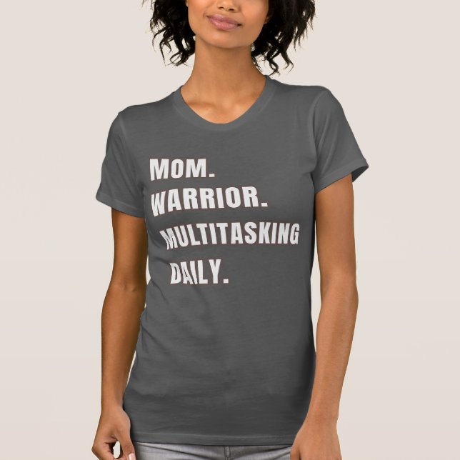 Camiseta Mom Warrior Multitasking Daily Mom Gifts Asphalt (Anverso)