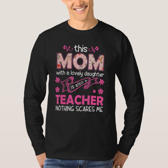 Camiseta Mom With Lovely Daughter Is Also A Teacher Mommy M (Anverso)