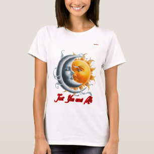 Camiseta Momento encantador entre la luna y el sol en un