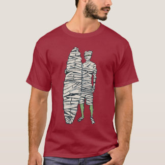Camiseta Momia de Halloween que practica surf