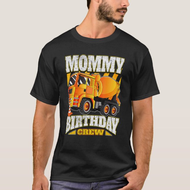 Camiseta Mommy Birthday Crew Cement Mixer Trucer Cumpleaños (Anverso)