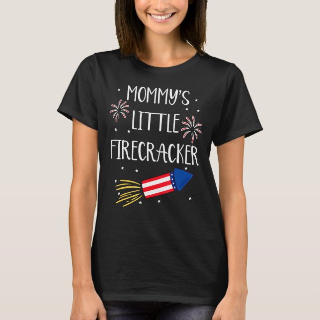 Camiseta Mommys Firecracker Fuegos Artificiales El 4 De Jul (Anverso)