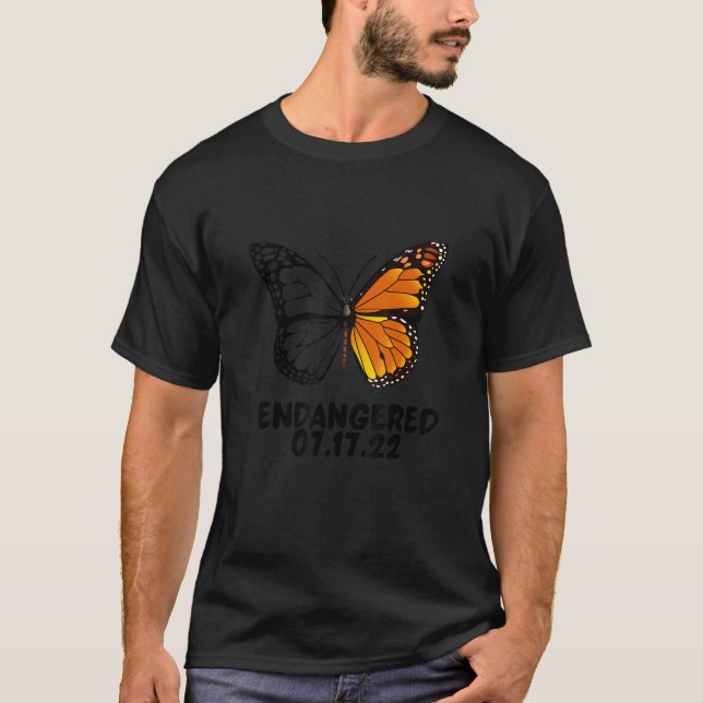Camiseta Monarch Butterfly Is Now Endangered What Can You D (Anverso)