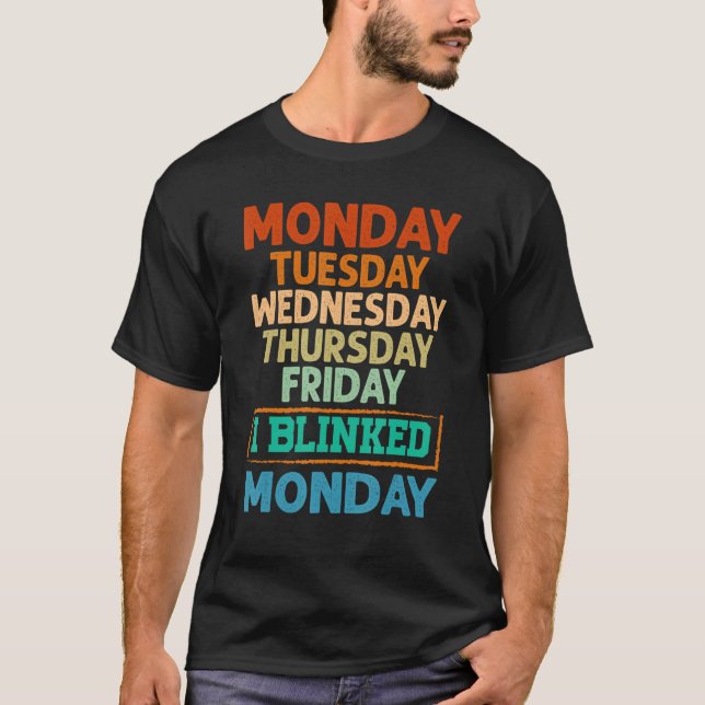 Camiseta Monday Tuesday Wednesday Thursday Friday I Blinked (Anverso)