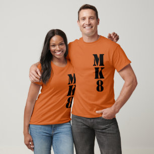 Camiseta Monograma de 3 letras sobre decoración de camuflaj