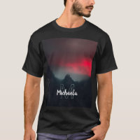 Monograma de nubes, niebla y montañas quemadas