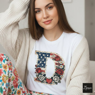 Camiseta Monograma Floral de Letra D con Bandera Distorsion