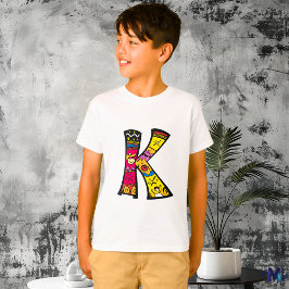 Camiseta Monograma K Tribal y Doodle Colorido y Divertido E
