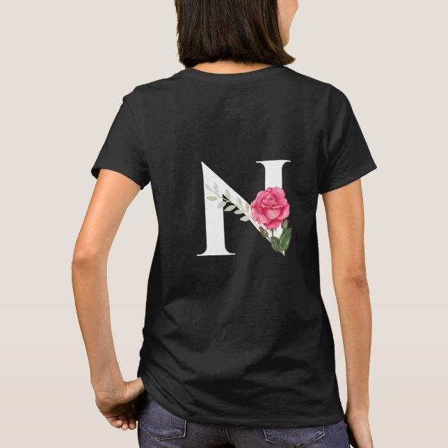 Camiseta Monograma Letra inicial N en blanco con rosa rosad (Reverso)