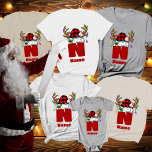 Camiseta Monograma personalizado con Navidades de nombres<br><div class="desc">Celebra la temporada festiva con estilo con la camiseta Monogram Personalized With Name Navidad - ¡la adición perfecta a tu guardarropa de vacaciones! Ya sea que esté buscando una camiseta para Navidades de familia personalizado o un regalo personalizado para una pareja, esta camisa combina encanto y confort con un diseño...</div>
