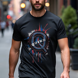 Camiseta Monograma 'Q' de pintura con aerosol: Personalizab