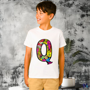 Camiseta Monograma Q Tribal y Doodle colorida y divertida