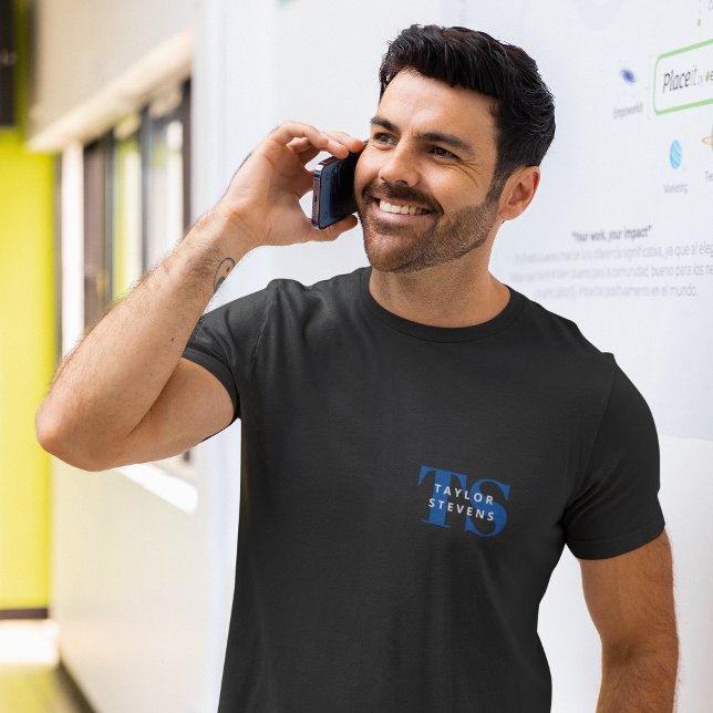 Camiseta Monograma y nombre simple y moderno (Personalize this shirt with your monogram initials and name.)