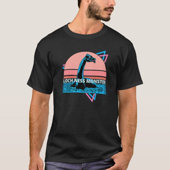 Camiseta Monstruo Retro de Loch Ness Criptido Nessie Vaporw (Anverso)