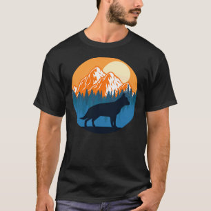 Camiseta Montaña de sol de silueta de perro pastor alemana 