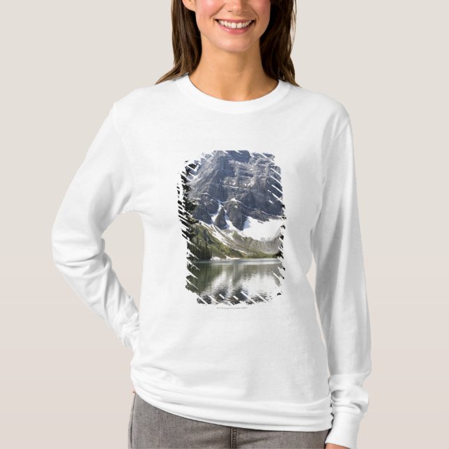Camiseta Montaña reflectora del lago mountain enmarcada por (Anverso)