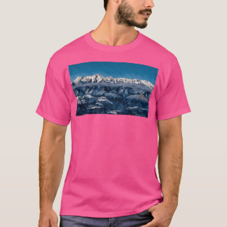 Camiseta Montañas olímpicas de invierno escénicas (arte pol