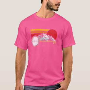 Camiseta Montañas Retro Banjo & Sun Sketch Surf Style 80