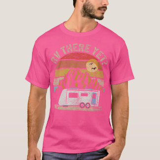 Camiseta Montañas Retro Vintage Acampando Rv Allí Todavía