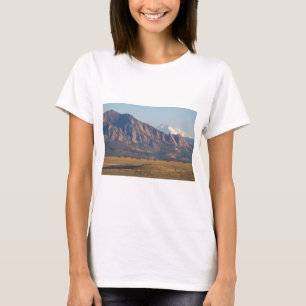 Camiseta Montañas rocosas Flatirons de Colorado con la