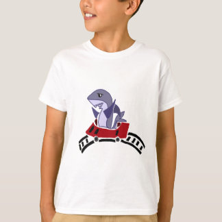 Camiseta Montar a caballo del tiburón de la diversión en la