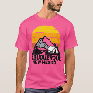 Camiseta Monte retro de la salida del sol en el camping de