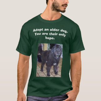 Camiseta monty, adopte un perro más viejo.          Usted