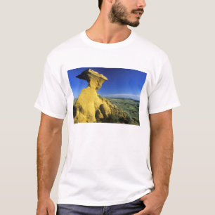 Camiseta Monumento de arenisca en el área de Hell Creek cer