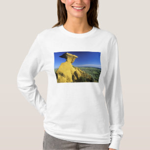 Camiseta Monumento de arenisca en el área de Hell Creek cer
