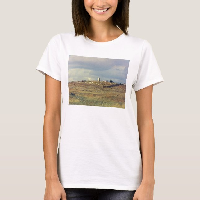 Camiseta Monumento Nacional del Pequeño Bighorn Battlefield (Anverso)