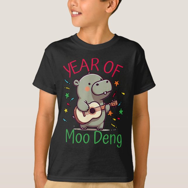 Camiseta Moo Deng Is A Pygmy Hip Happy New Year Funny  (Anverso)