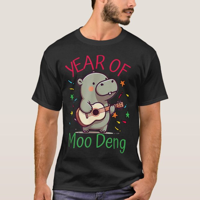 Camiseta Moo Deng Is A Pygmy Hip Happy New Year Funny  (Anverso)