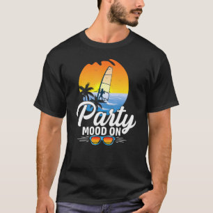 Camiseta Mood fiesta En El Fiesta Retro Sunset Sailing Beac
