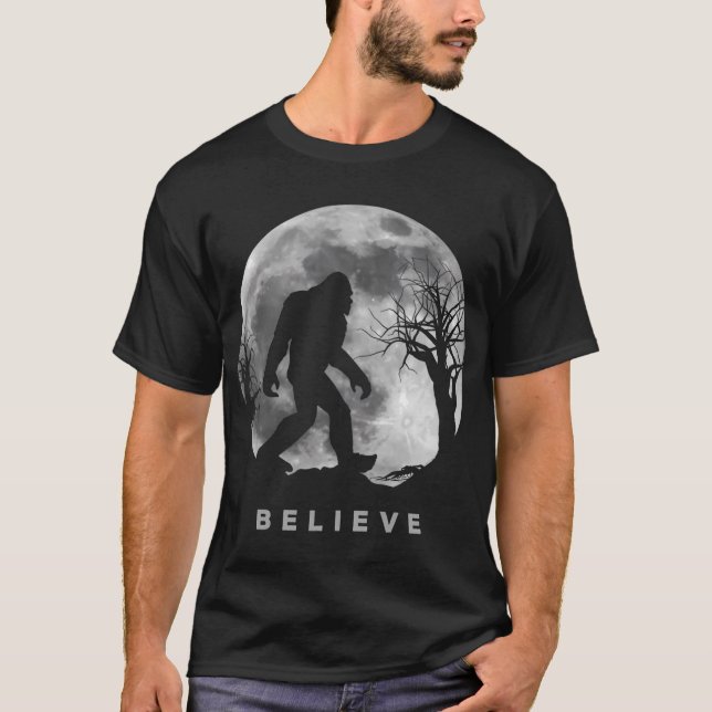 Camiseta Moon completa de pie de noche creo Sasquatch (Anverso)
