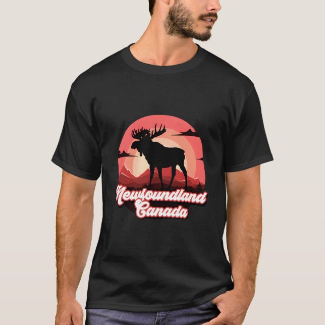 Camiseta Moose Newfoundland Canada Caminando por vacaciones (Anverso)