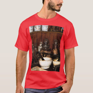 Camiseta Mortar and Pestle in Drug Store