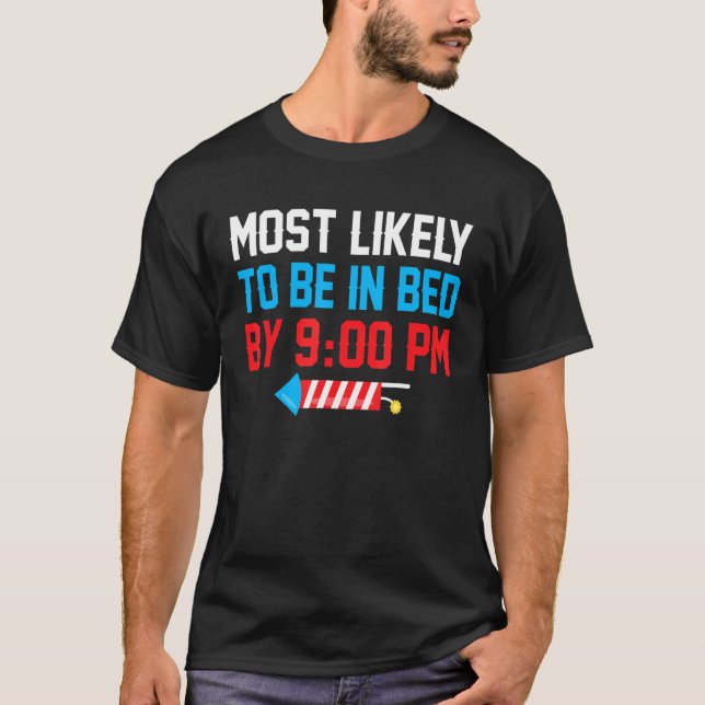 Camiseta Most Likely To Be In Bed By 900 Pm 4th Of July (Anverso)