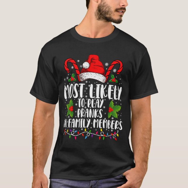 Camiseta Most Likely To Play Pranks On Family Members Xmas  (Anverso)