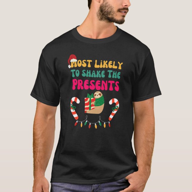 Camiseta Most Likely To Shake The Presents Sloth Christmas  (Anverso)