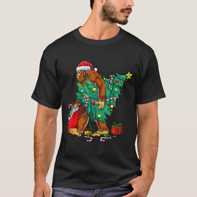 Camiseta Most Wonderful Christmas Co Bigfoot Christmas Tree (Anverso)